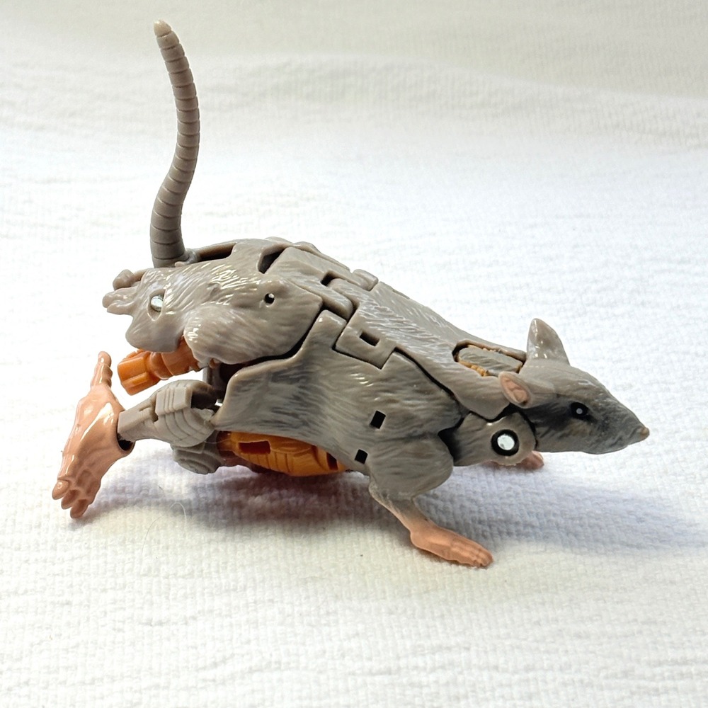 Vtg Transformers War for Cybertron Kingdom Core Class Rattrap